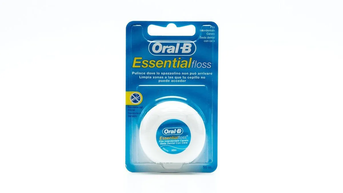 Oral B Essential Floss Κηρωμένο Οδοντικό Νήμα 50 m